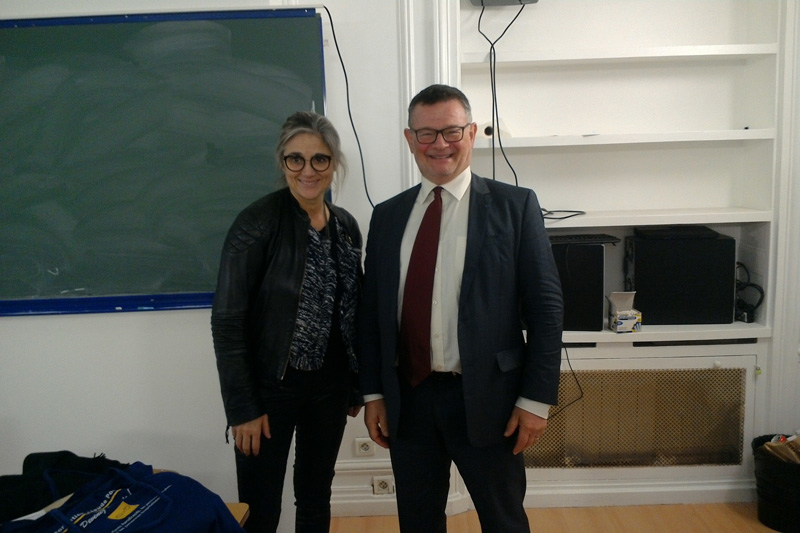 Mme Véronique Loyer, directrice du bénévolat de la Fondation Claude-Pompidou et M. Epelbaum au Cours Clapeyron